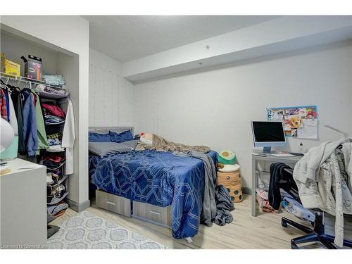 1518-258A Sunview Street, Waterloo, ON - Indoor Photo Showing Bedroom