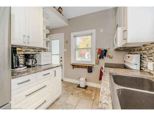 101 Arlington Boulevard, Kitchener, ON - Indoor Photo Showing Kitchen