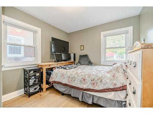 101 Arlington Boulevard, Kitchener, ON - Indoor Photo Showing Bedroom