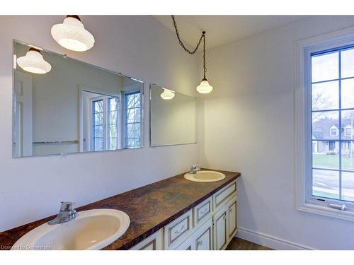 395 Westridge Drive, Waterloo, ON - Indoor Photo Showing Bathroom