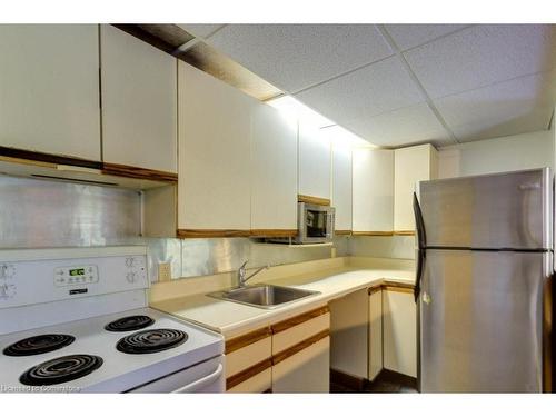 395 Westridge Drive, Waterloo, ON - Indoor Photo Showing Kitchen