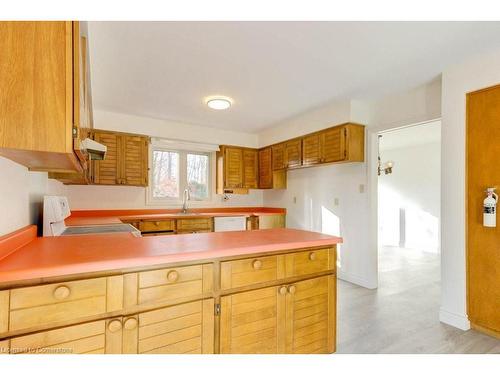 395 Westridge Drive, Waterloo, ON - Indoor Photo Showing Kitchen With Double Sink