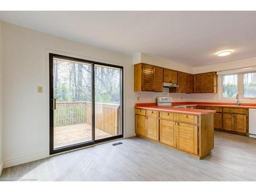 395 Westridge Drive, Waterloo, ON - Indoor Photo Showing Kitchen