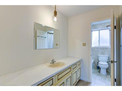 395 Westridge Drive, Waterloo, ON - Indoor Photo Showing Bathroom