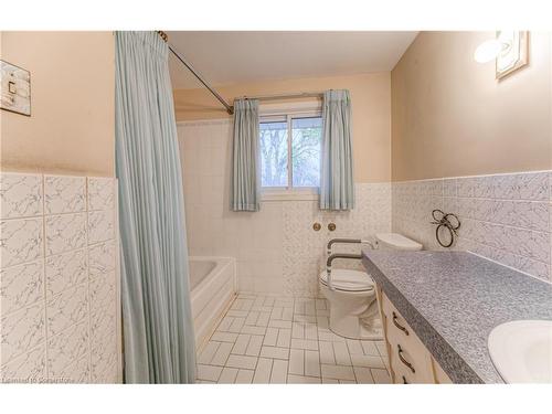 166 Marshall Street, Waterloo, ON - Indoor Photo Showing Bathroom