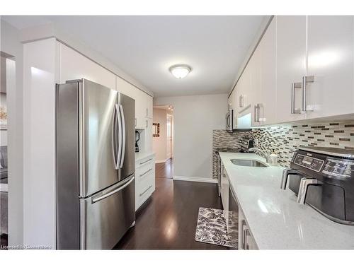 395 Downsview Place, Waterloo, ON - Indoor Photo Showing Kitchen With Upgraded Kitchen