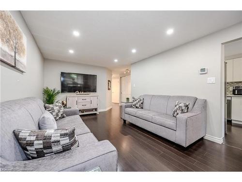 395 Downsview Place, Waterloo, ON - Indoor Photo Showing Living Room