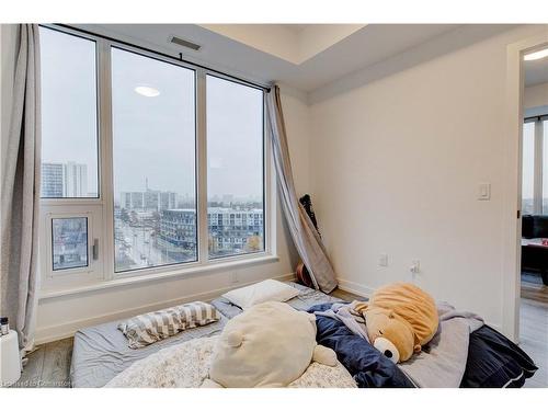 1009-5 Wellington Street S, Kitchener, ON - Indoor Photo Showing Bedroom