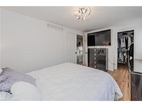 48 Alderson Drive, Cambridge, ON - Indoor Photo Showing Bedroom