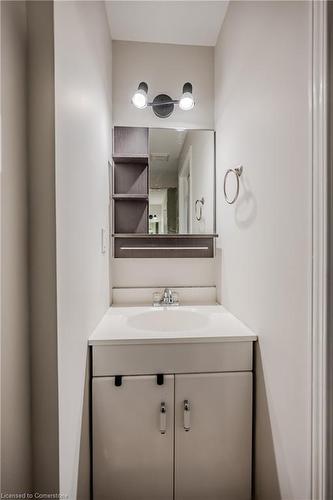 48 Alderson Drive, Cambridge, ON - Indoor Photo Showing Bathroom