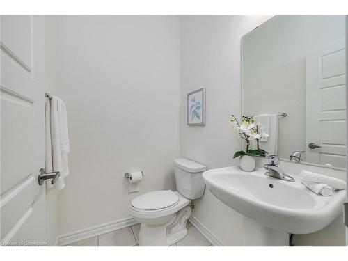 26-143 Ridge Road, Cambridge, ON - Indoor Photo Showing Bathroom