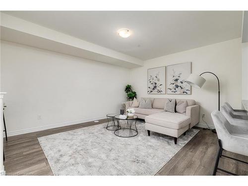 26-143 Ridge Road, Cambridge, ON - Indoor Photo Showing Living Room