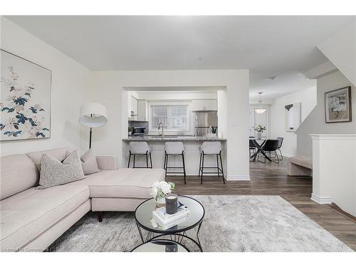 26-143 Ridge Road, Cambridge, ON - Indoor Photo Showing Living Room