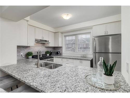 26-143 Ridge Road, Cambridge, ON - Indoor Photo Showing Kitchen With Double Sink