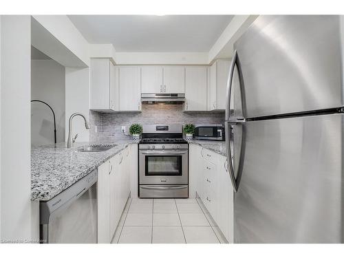 26-143 Ridge Road, Cambridge, ON - Indoor Photo Showing Kitchen With Upgraded Kitchen