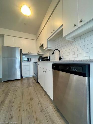 314-255 Northfield Drive E, Waterloo, ON - Indoor Photo Showing Kitchen