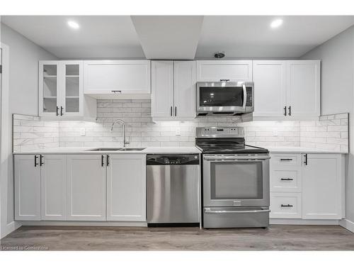 24 Watch Hill Lane, Cambridge, ON - Indoor Photo Showing Kitchen With Upgraded Kitchen