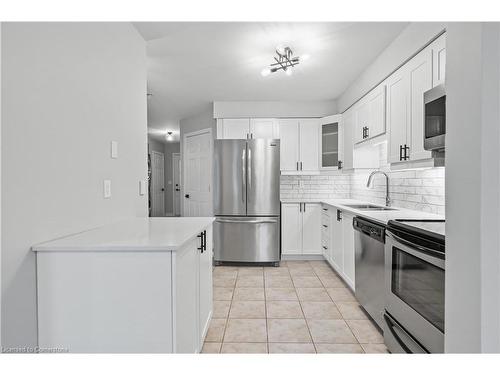 24 Watch Hill Lane, Cambridge, ON - Indoor Photo Showing Kitchen With Upgraded Kitchen