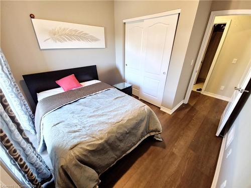 110-1360 Costigan Road, Milton, ON - Indoor Photo Showing Bedroom