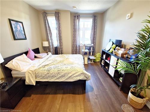 110-1360 Costigan Road, Milton, ON - Indoor Photo Showing Bedroom