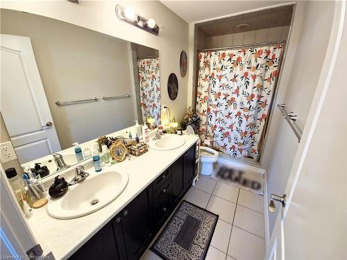 110-1360 Costigan Road, Milton, ON - Indoor Photo Showing Bathroom