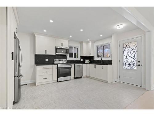 66 Beech Avenue, Cambridge, ON - Indoor Photo Showing Kitchen