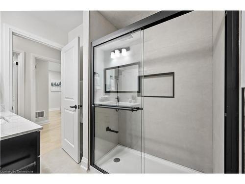 66 Beech Avenue, Cambridge, ON - Indoor Photo Showing Bathroom