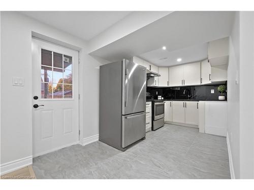 66 Beech Avenue, Cambridge, ON - Indoor Photo Showing Kitchen