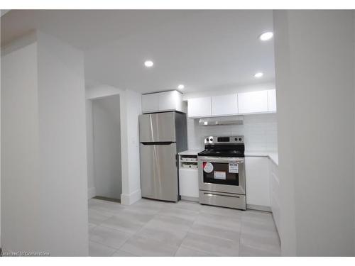 B-230 Hazelglen Drive, Kitchener, ON - Indoor Photo Showing Kitchen