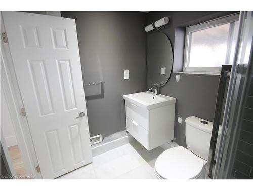 B-230 Hazelglen Drive, Kitchener, ON - Indoor Photo Showing Bathroom