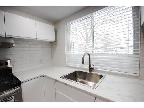 B-230 Hazelglen Drive, Kitchener, ON - Indoor Photo Showing Kitchen