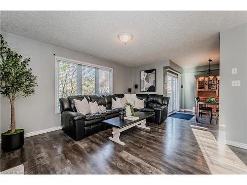 27 Stiefelmeyer Crescent, Baden, ON - Indoor Photo Showing Living Room