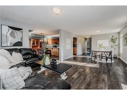 27 Stiefelmeyer Crescent, Baden, ON - Indoor Photo Showing Living Room