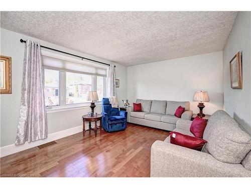 211 Lorne Avenue, Kitchener, ON - Indoor Photo Showing Living Room