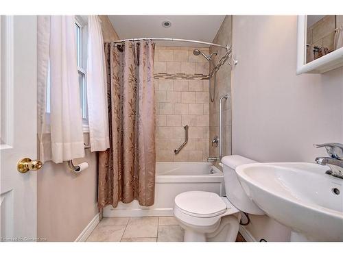 211 Lorne Avenue, Kitchener, ON - Indoor Photo Showing Bathroom