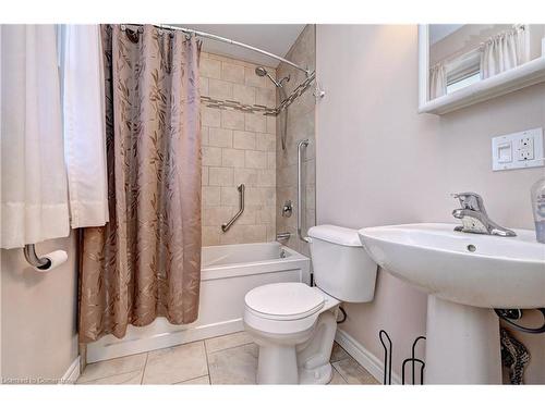 211 Lorne Avenue, Kitchener, ON - Indoor Photo Showing Bathroom