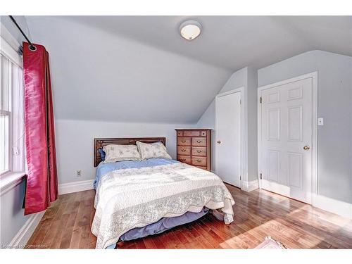 211 Lorne Avenue, Kitchener, ON - Indoor Photo Showing Bedroom