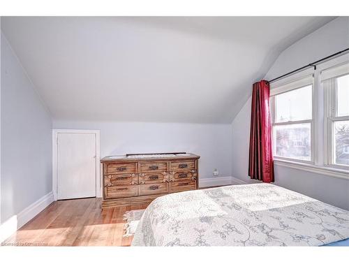 211 Lorne Avenue, Kitchener, ON - Indoor Photo Showing Bedroom