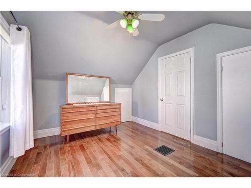 211 Lorne Avenue, Kitchener, ON - Indoor Photo Showing Bedroom