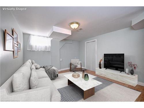 211 Lorne Avenue, Kitchener, ON - Indoor Photo Showing Living Room