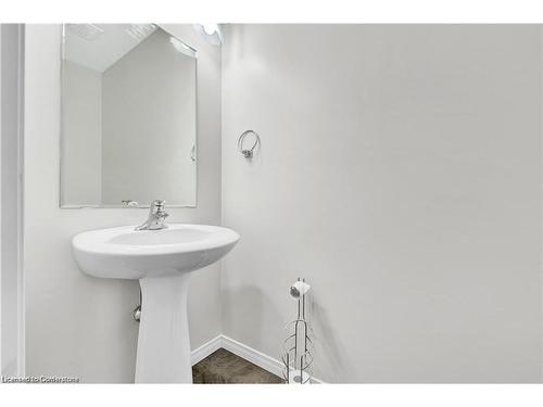 2C-1941 Ottawa Street S, Kitchener, ON - Indoor Photo Showing Bathroom