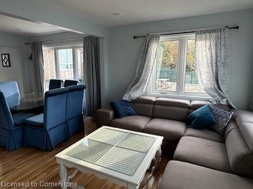 4 Browns Lane Lane, Wasaga Beach, ON - Indoor Photo Showing Living Room