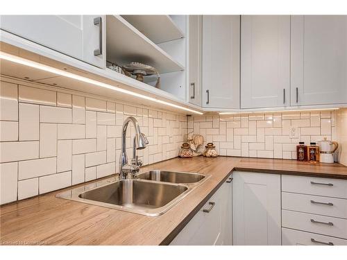 112 Wake Robin Drive, Kitchener, ON - Indoor Photo Showing Kitchen With Double Sink