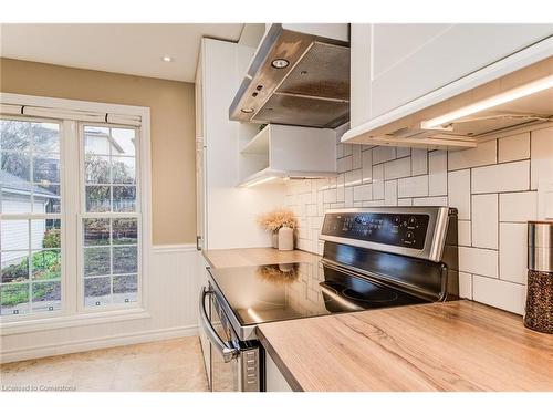 112 Wake Robin Drive, Kitchener, ON - Indoor Photo Showing Kitchen