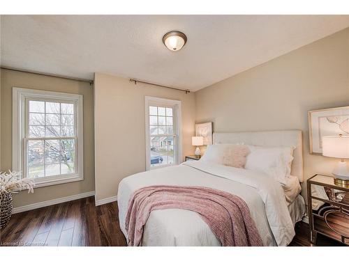 112 Wake Robin Drive, Kitchener, ON - Indoor Photo Showing Bedroom