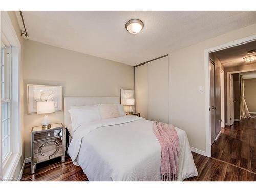 112 Wake Robin Drive, Kitchener, ON - Indoor Photo Showing Bedroom