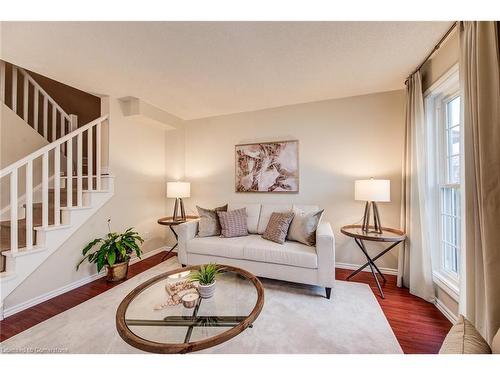 112 Wake Robin Drive, Kitchener, ON - Indoor Photo Showing Living Room