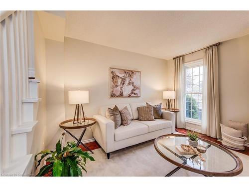 112 Wake Robin Drive, Kitchener, ON - Indoor Photo Showing Living Room