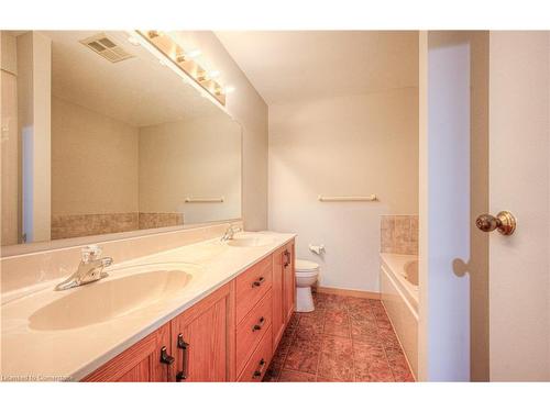 703-20 Ellen Street E, Kitchener, ON - Indoor Photo Showing Bathroom