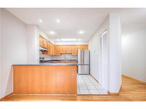 703-20 Ellen Street E, Kitchener, ON - Indoor Photo Showing Kitchen